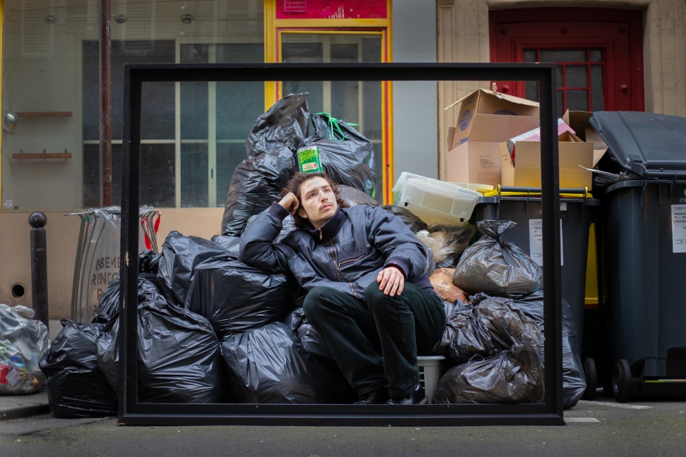 La mirada del fotógrafo revela la cruda realidad de la basura en las calles de París