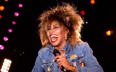 La icónica cantante de rock and roll, Tina Turner, fallece a los 83 años.